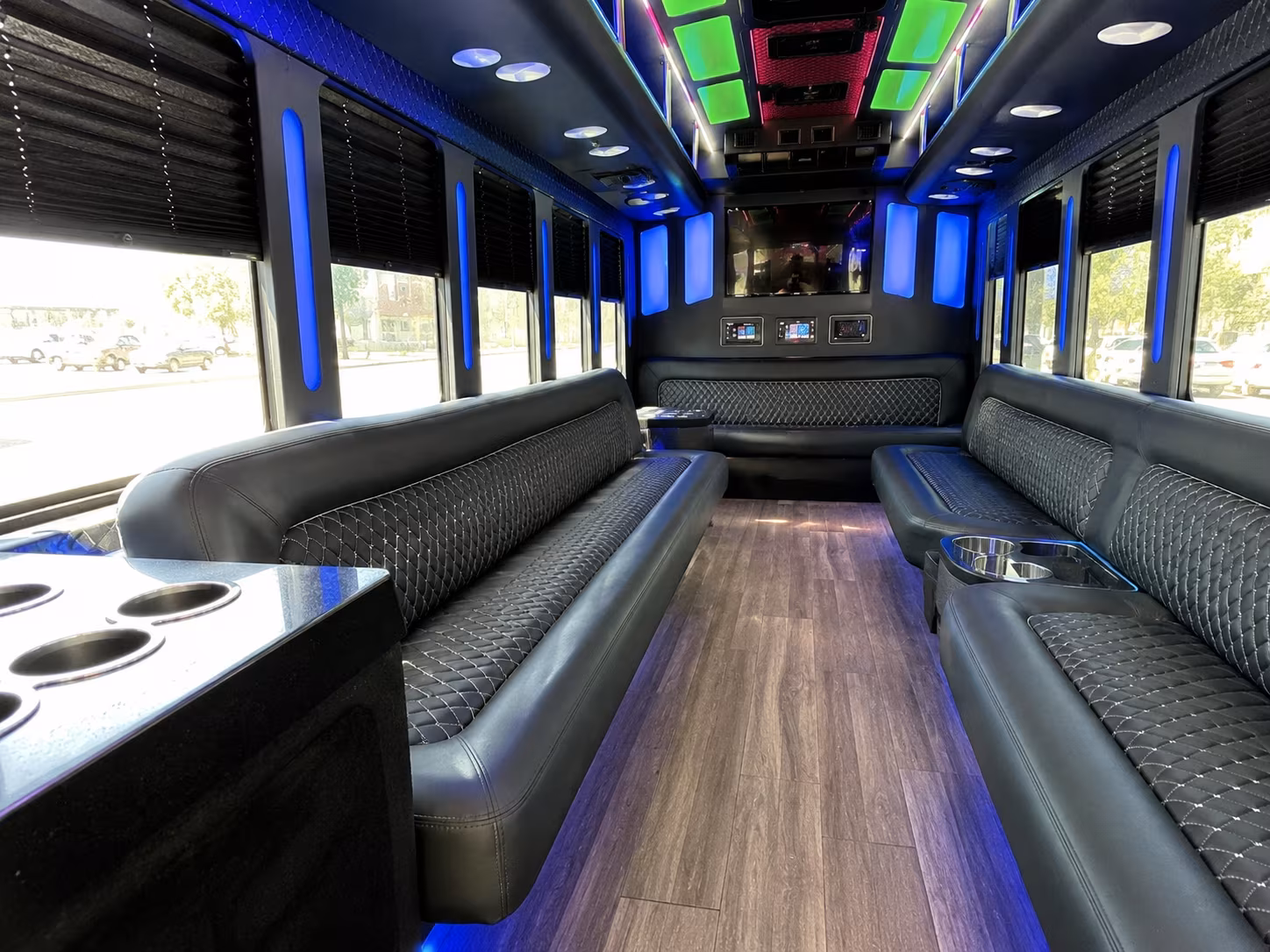 leesburg 15 passenger party bus inside
