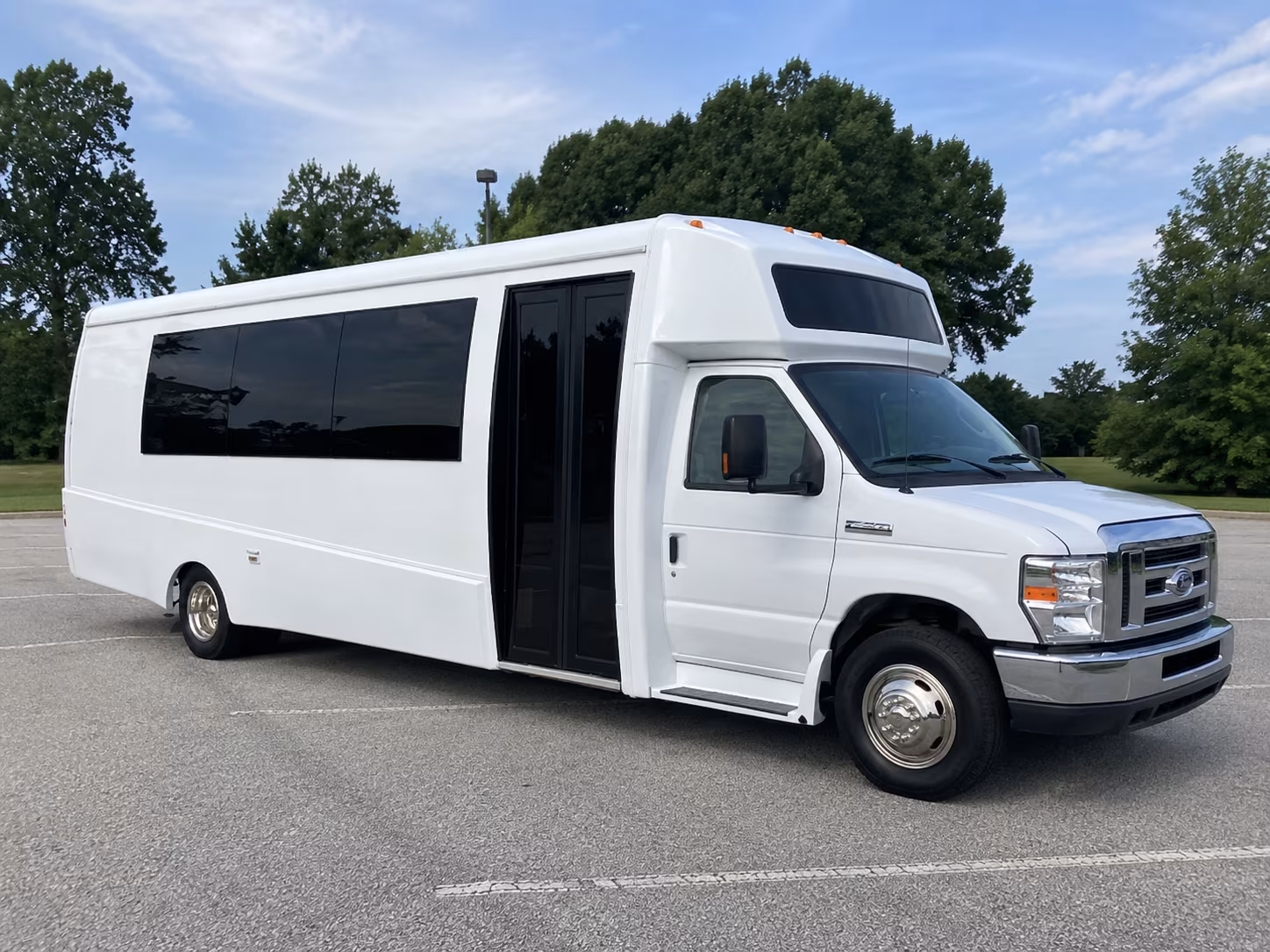 leesburg 18 passenger party bus