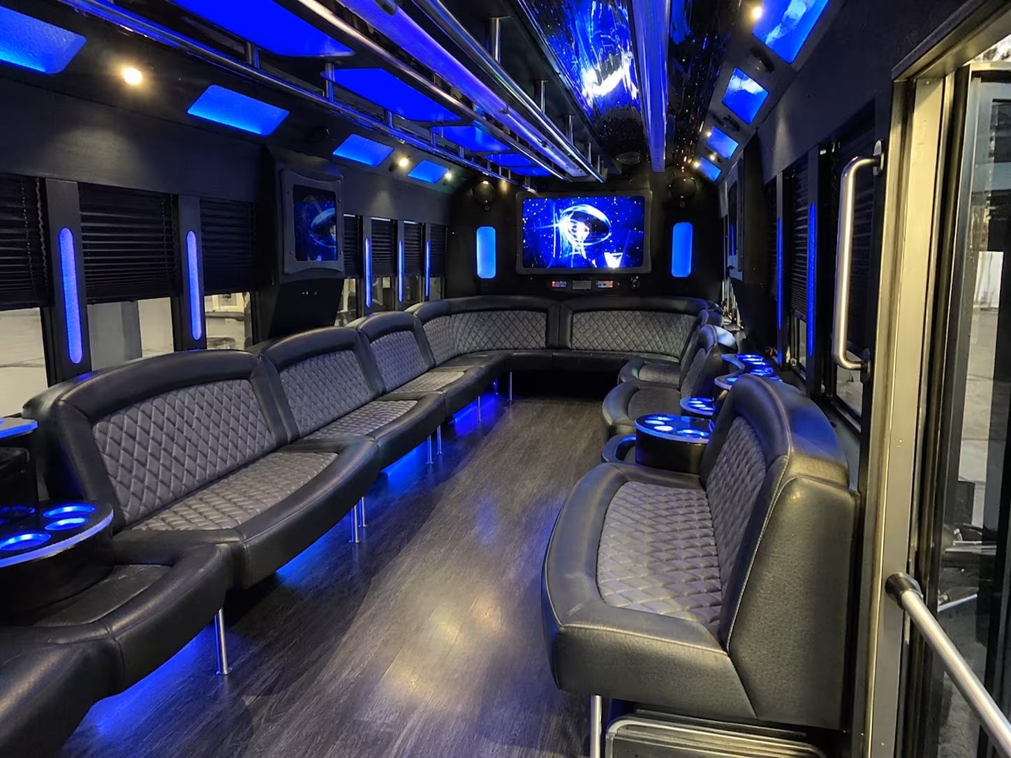 leesburg 28 passenger party bus interior