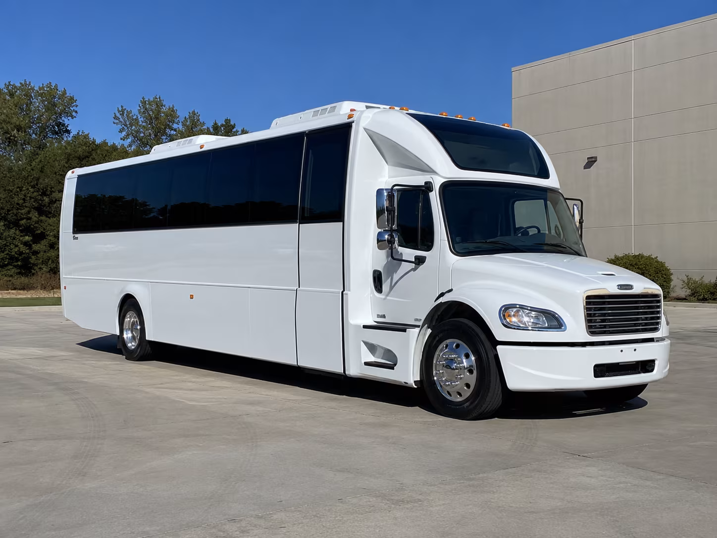 leesburg 28 passenger party bus